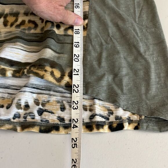 Chico’s Brie Cheetah Stripe Knit Top Green Size 1 - Picture 8 of 10